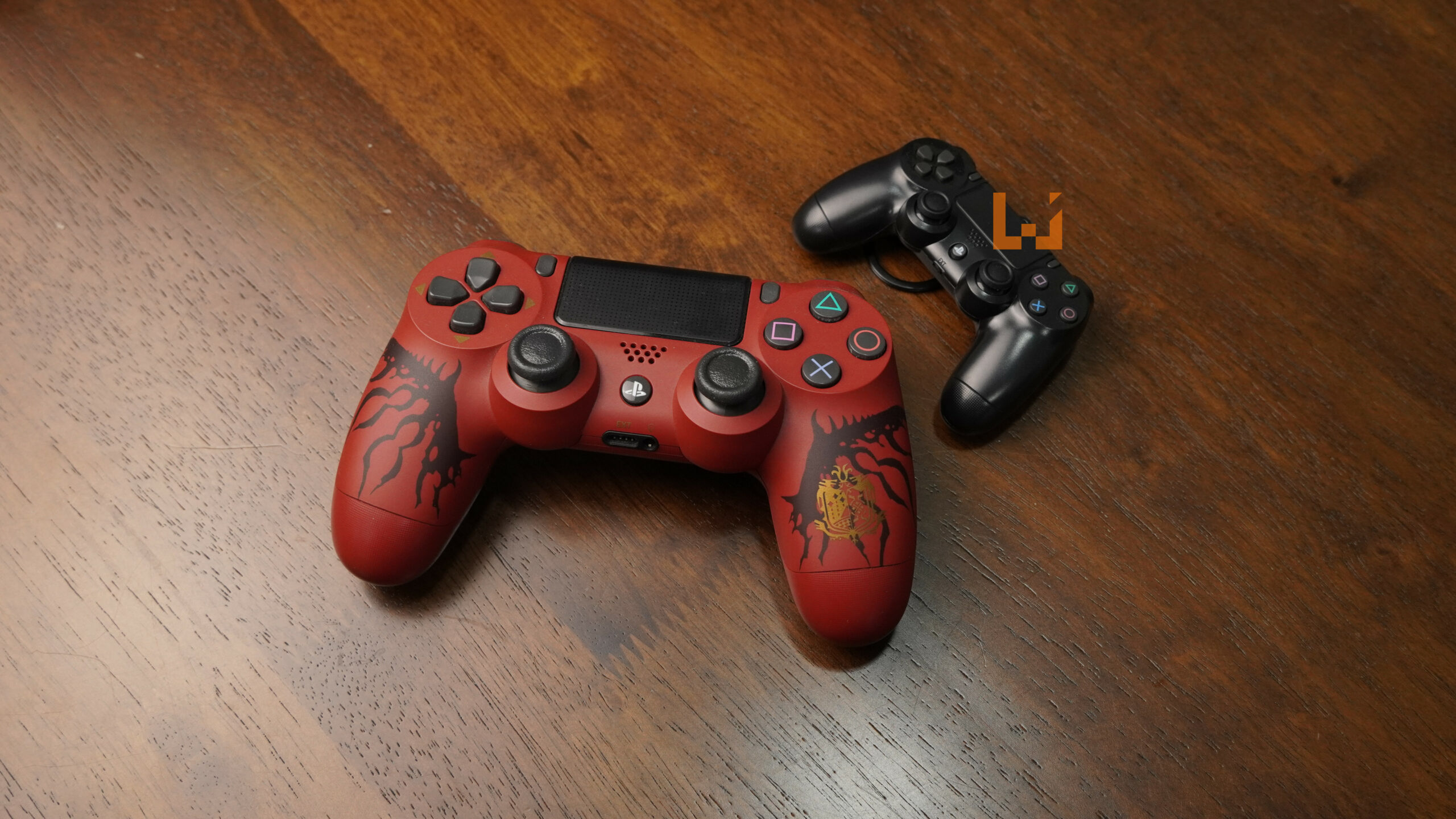 苦等一年 的ps4无线手柄悠游卡开箱 更像是吊饰的可爱迷你手柄 Wanuxi